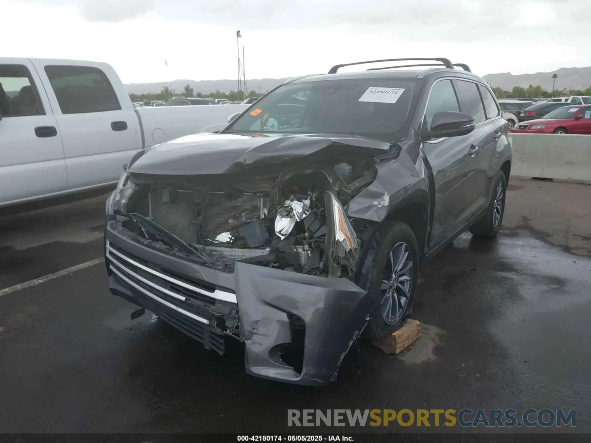 6 Photograph of a damaged car 5TDKZRFHXKS567882 TOYOTA HIGHLANDER 2019