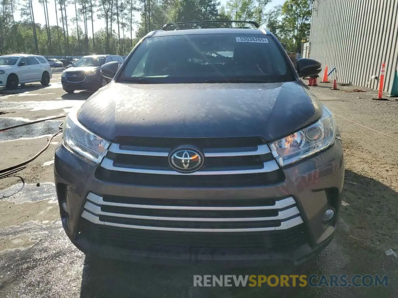 5 Photograph of a damaged car 5TDKZRFHXKS568823 TOYOTA HIGHLANDER 2019