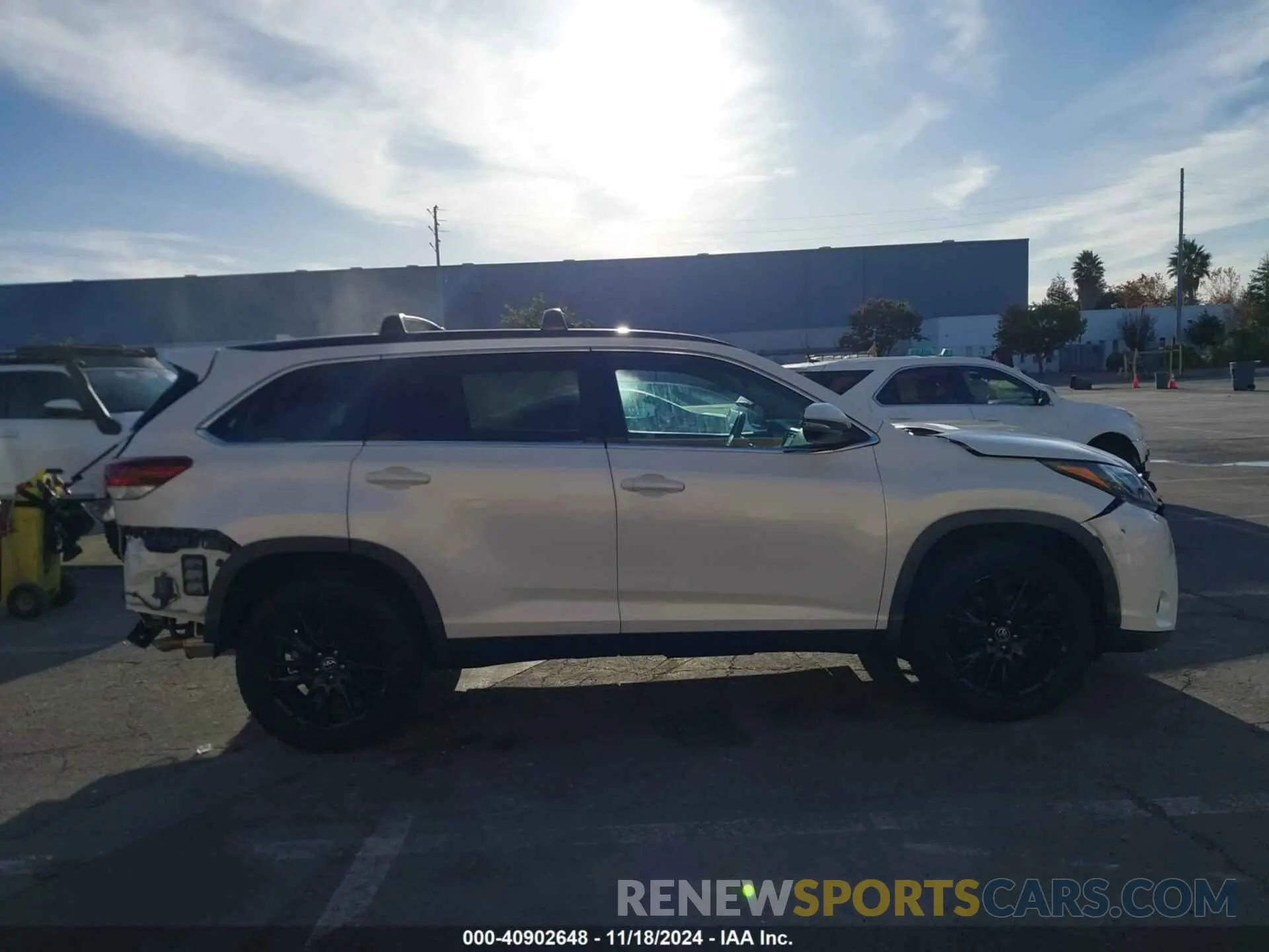 14 Photograph of a damaged car 5TDKZRFHXKS569373 TOYOTA HIGHLANDER 2019
