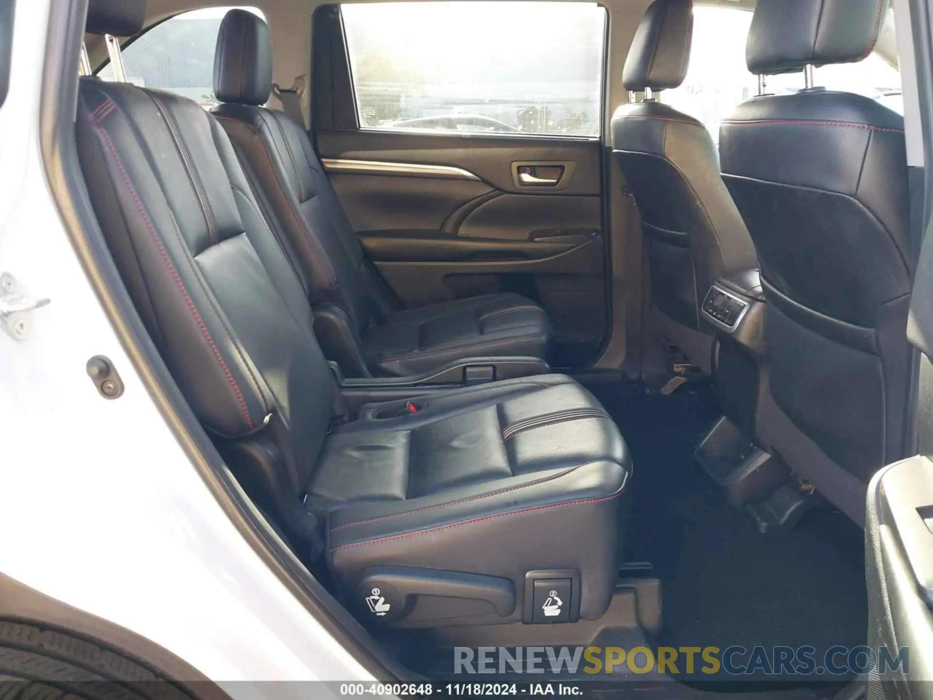 8 Photograph of a damaged car 5TDKZRFHXKS569373 TOYOTA HIGHLANDER 2019