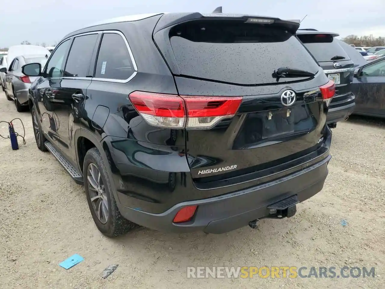 3 Photograph of a damaged car 5TDKZRFHXKS570152 TOYOTA HIGHLANDER 2019