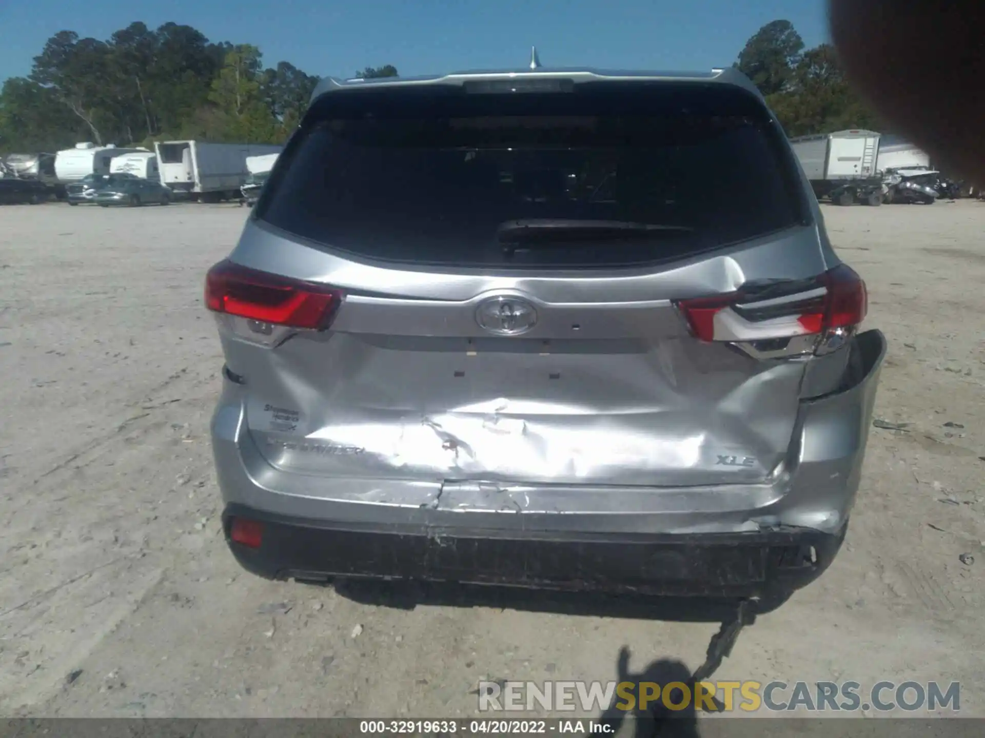 6 Photograph of a damaged car 5TDKZRFHXKS572919 TOYOTA HIGHLANDER 2019