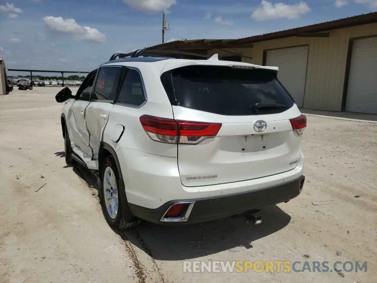 3 Photograph of a damaged car 5TDYZRFH0KS291366 TOYOTA HIGHLANDER 2019