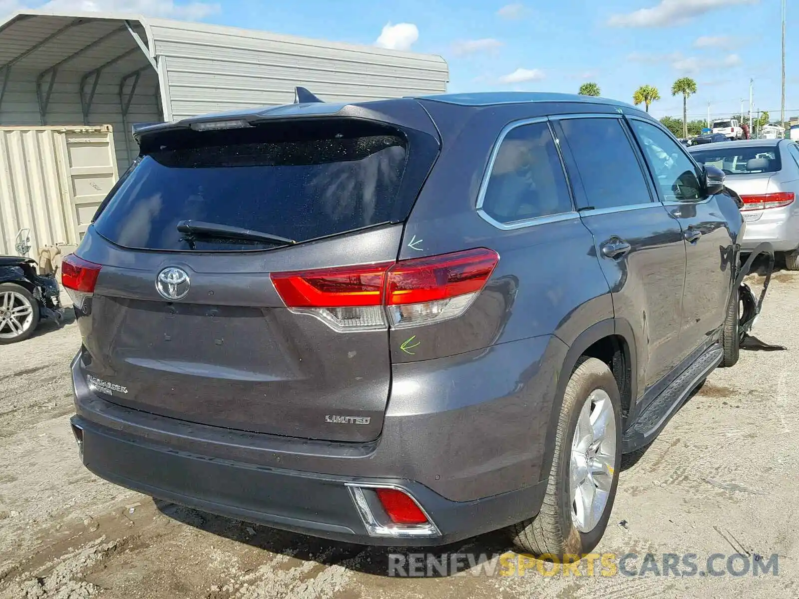 4 Photograph of a damaged car 5TDYZRFH0KS296454 TOYOTA HIGHLANDER 2019