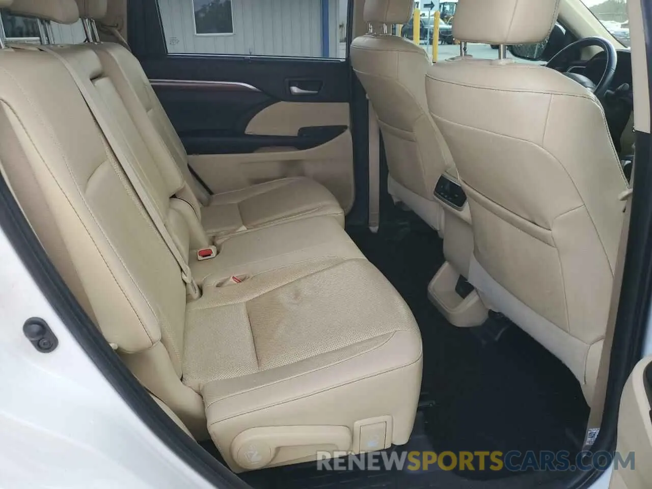 11 Photograph of a damaged car 5TDYZRFH0KS313141 TOYOTA HIGHLANDER 2019
