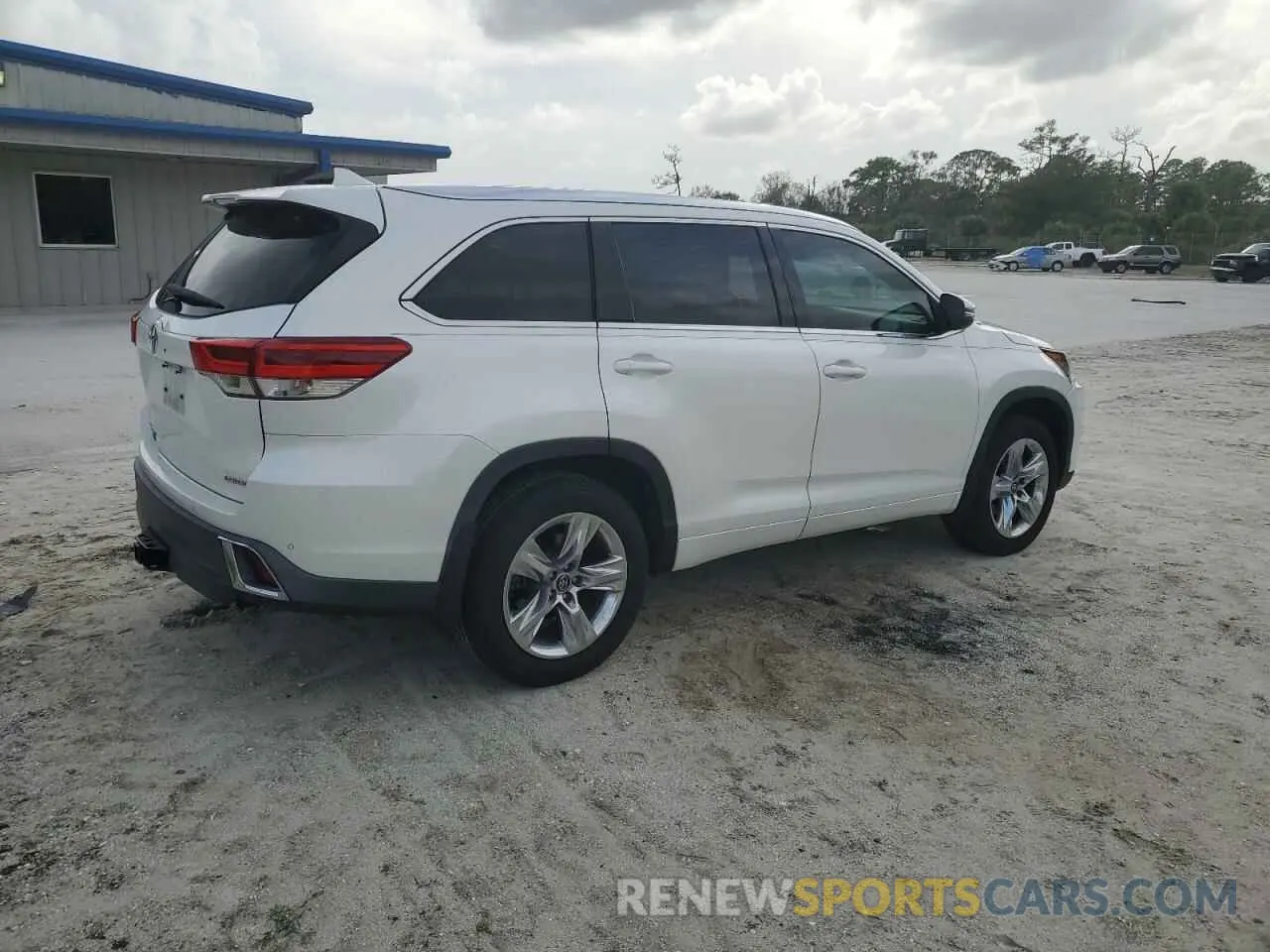 3 Photograph of a damaged car 5TDYZRFH0KS313141 TOYOTA HIGHLANDER 2019