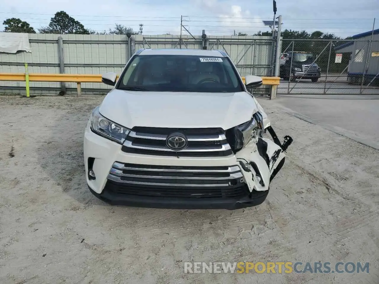 5 Photograph of a damaged car 5TDYZRFH0KS313141 TOYOTA HIGHLANDER 2019