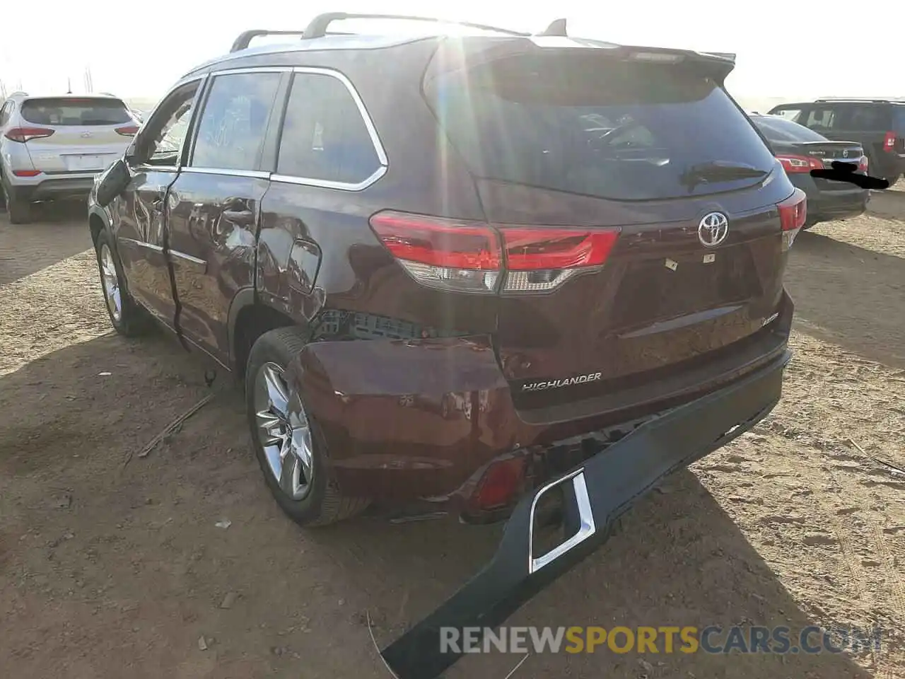 3 Photograph of a damaged car 5TDYZRFH0KS318257 TOYOTA HIGHLANDER 2019