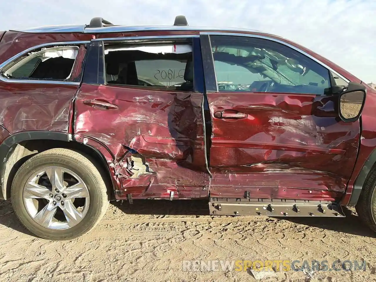 9 Photograph of a damaged car 5TDYZRFH0KS318257 TOYOTA HIGHLANDER 2019