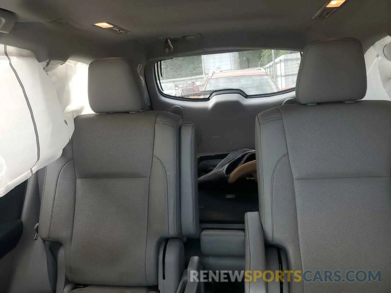 10 Photograph of a damaged car 5TDYZRFH0KS320526 TOYOTA HIGHLANDER 2019