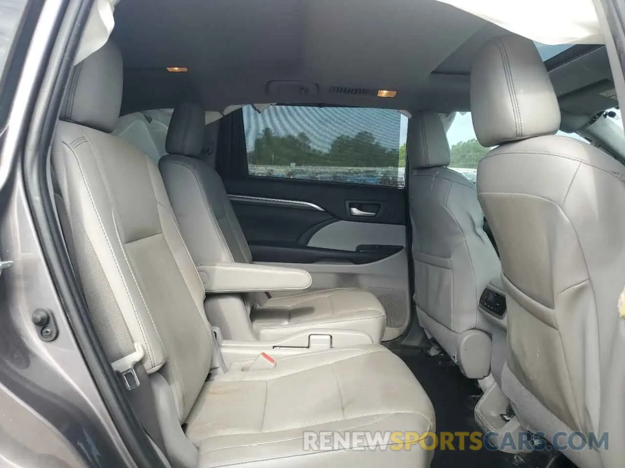 11 Photograph of a damaged car 5TDYZRFH0KS320526 TOYOTA HIGHLANDER 2019