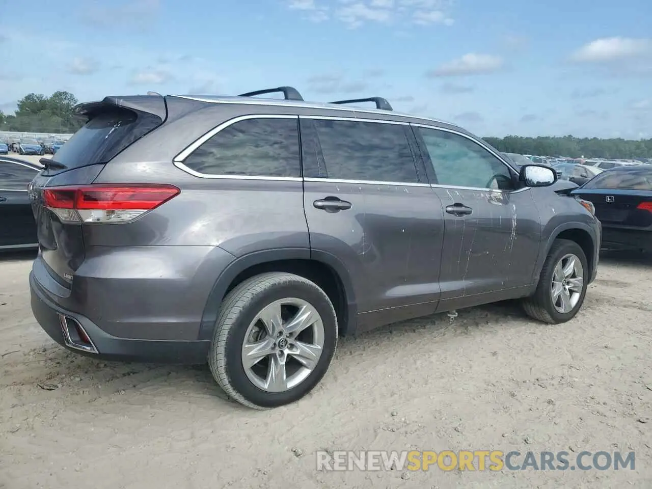 3 Photograph of a damaged car 5TDYZRFH0KS320526 TOYOTA HIGHLANDER 2019