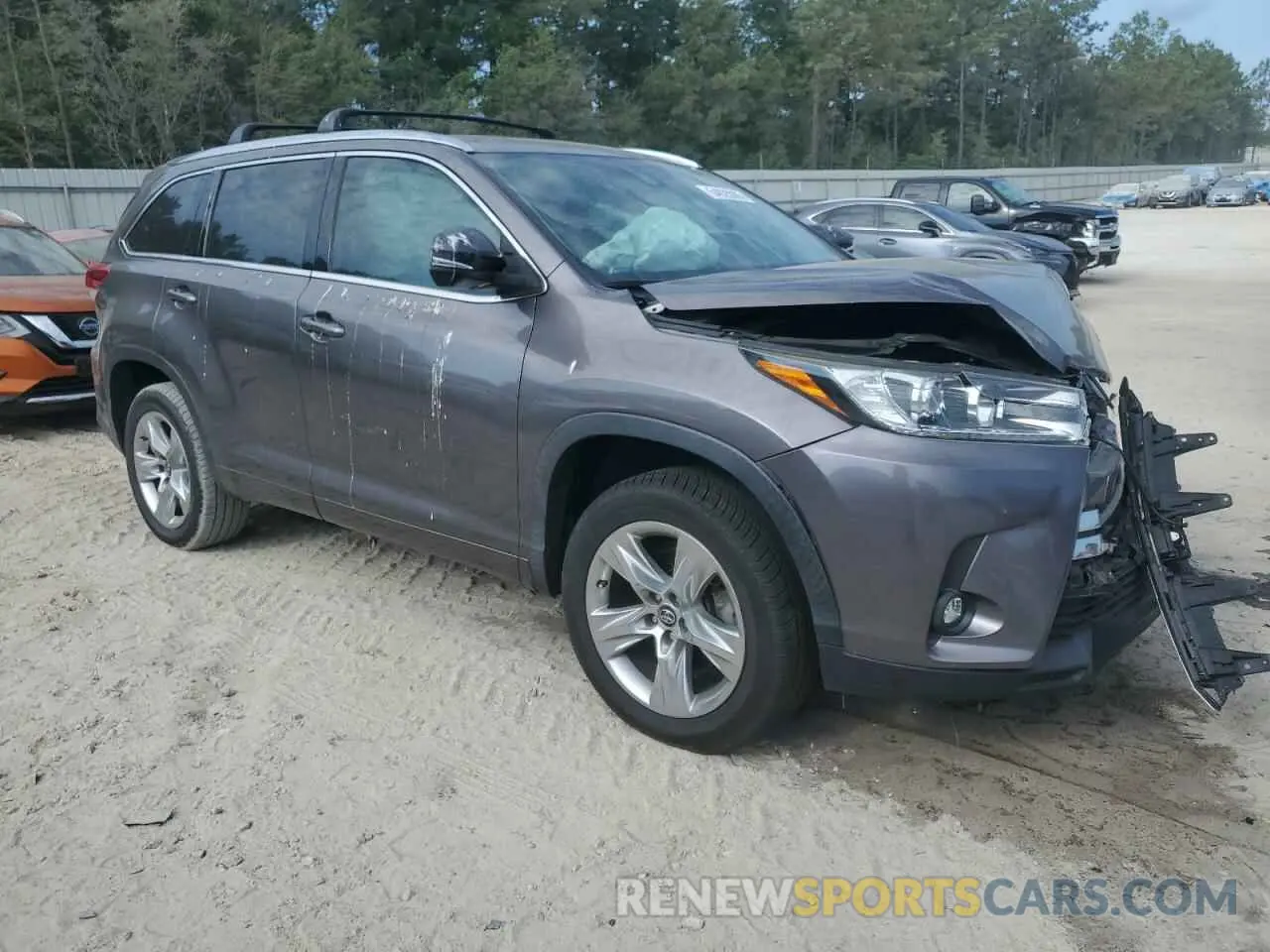 4 Photograph of a damaged car 5TDYZRFH0KS320526 TOYOTA HIGHLANDER 2019