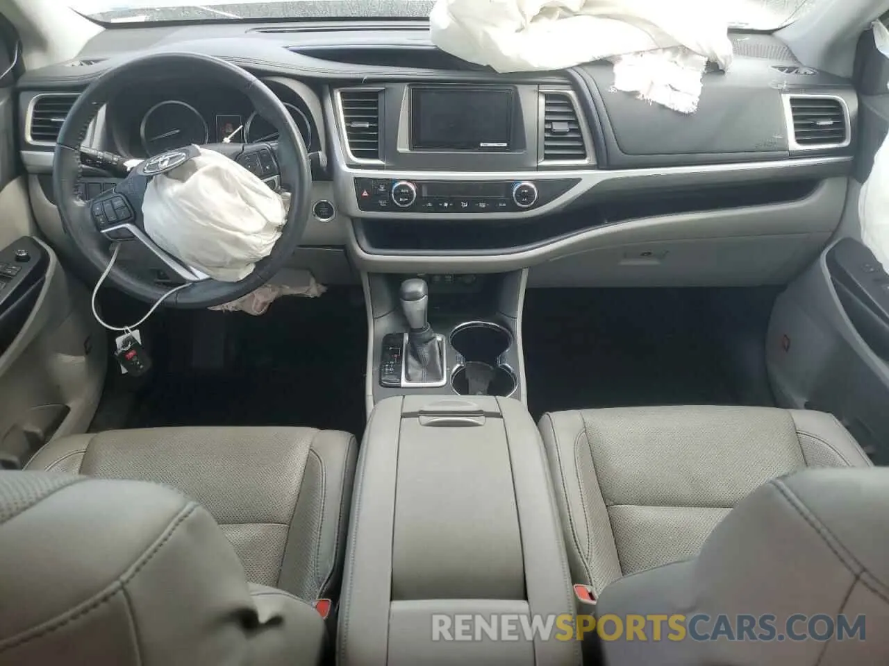 8 Photograph of a damaged car 5TDYZRFH0KS320526 TOYOTA HIGHLANDER 2019