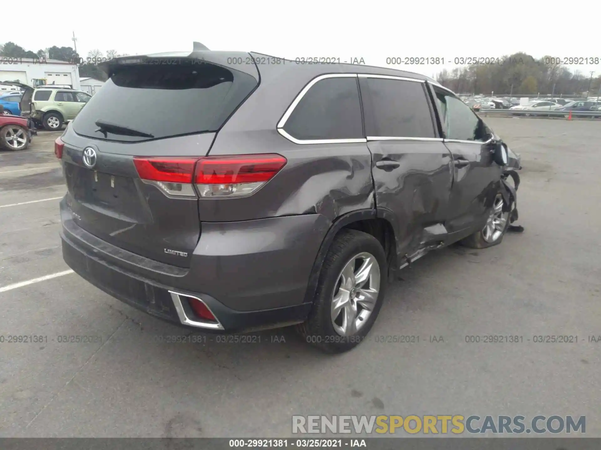 4 Photograph of a damaged car 5TDYZRFH0KS325435 TOYOTA HIGHLANDER 2019