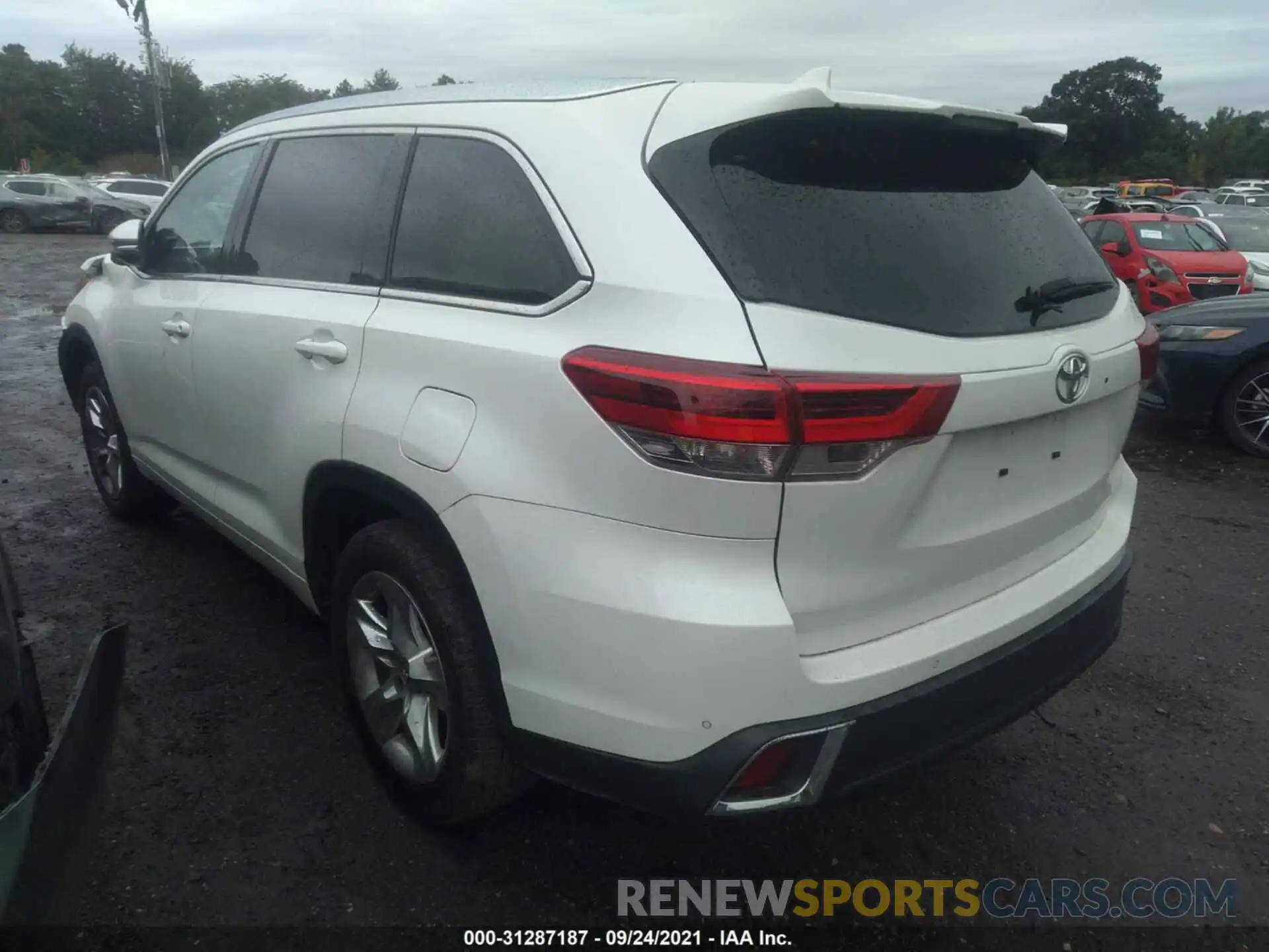 3 Photograph of a damaged car 5TDYZRFH0KS331820 TOYOTA HIGHLANDER 2019