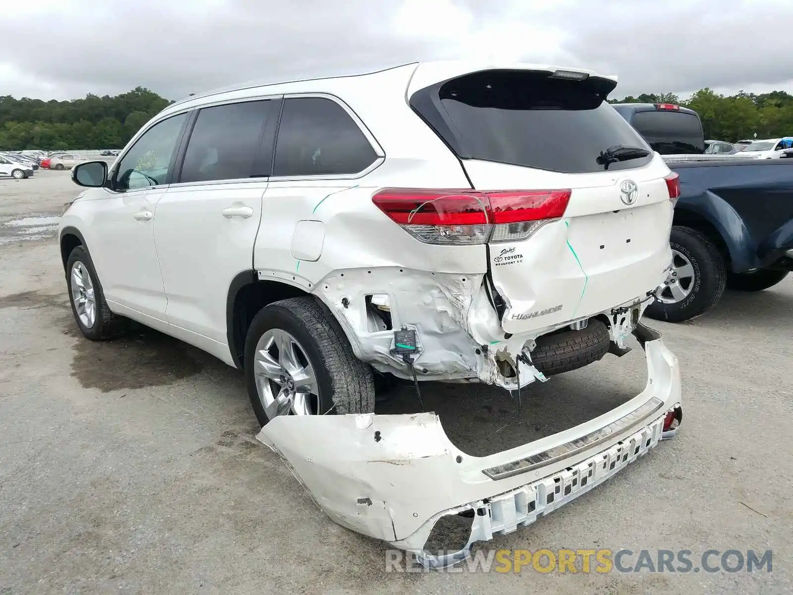 3 Photograph of a damaged car 5TDYZRFH1KS295992 TOYOTA HIGHLANDER 2019