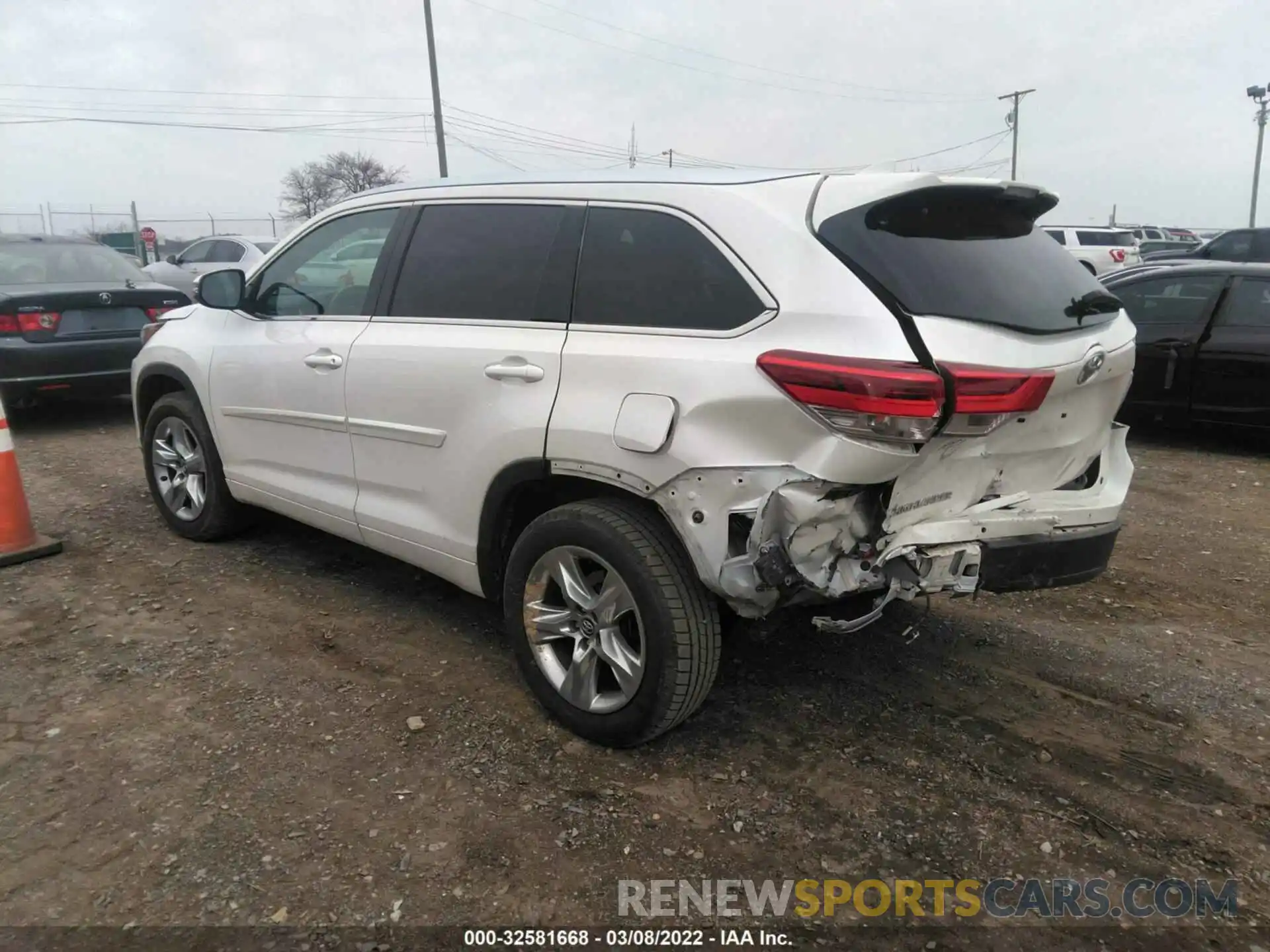 3 Photograph of a damaged car 5TDYZRFH1KS303380 TOYOTA HIGHLANDER 2019