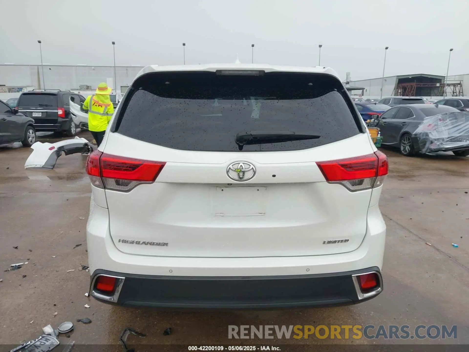 17 Photograph of a damaged car 5TDYZRFH1KS340705 TOYOTA HIGHLANDER 2019