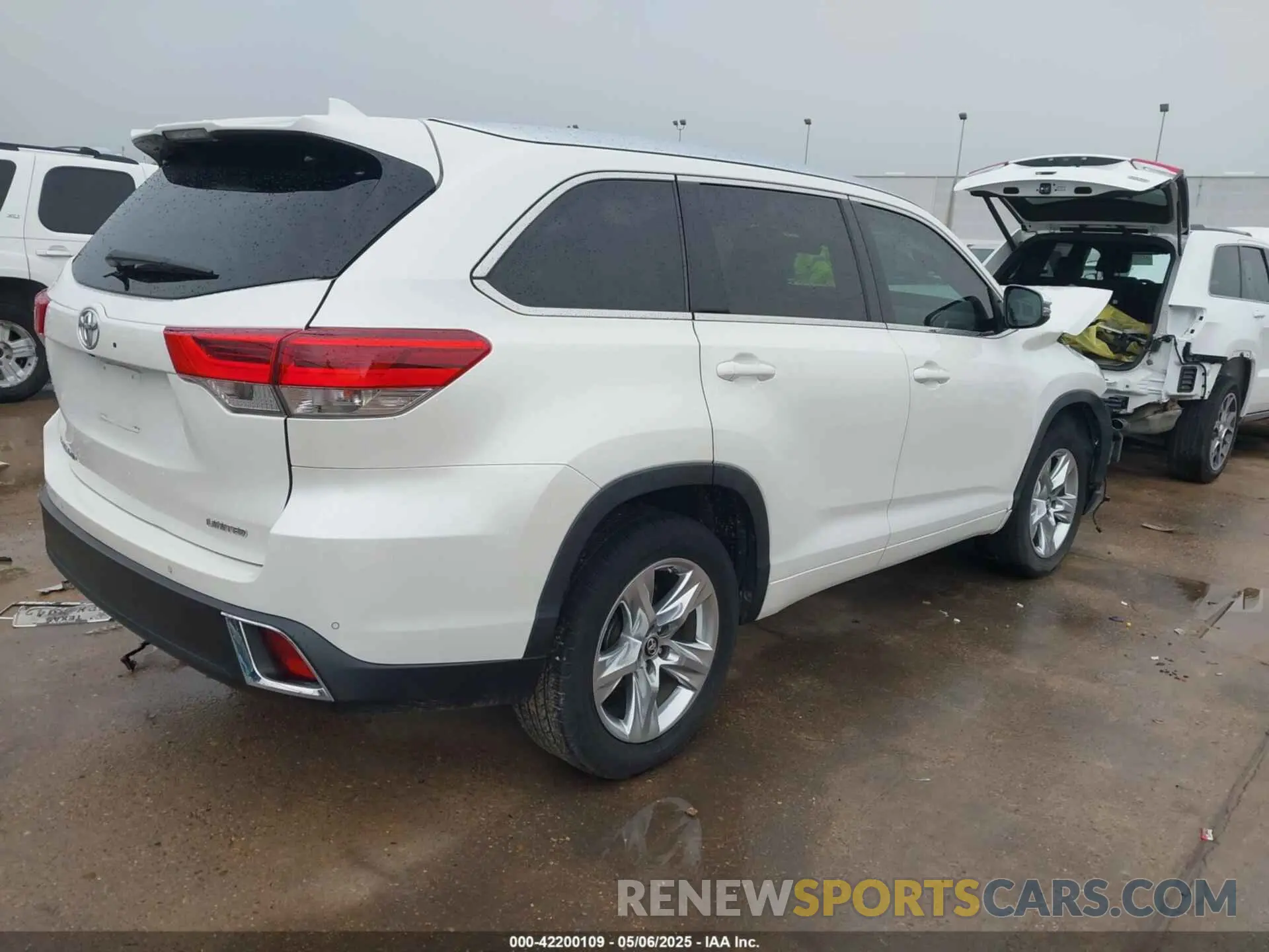 4 Photograph of a damaged car 5TDYZRFH1KS340705 TOYOTA HIGHLANDER 2019