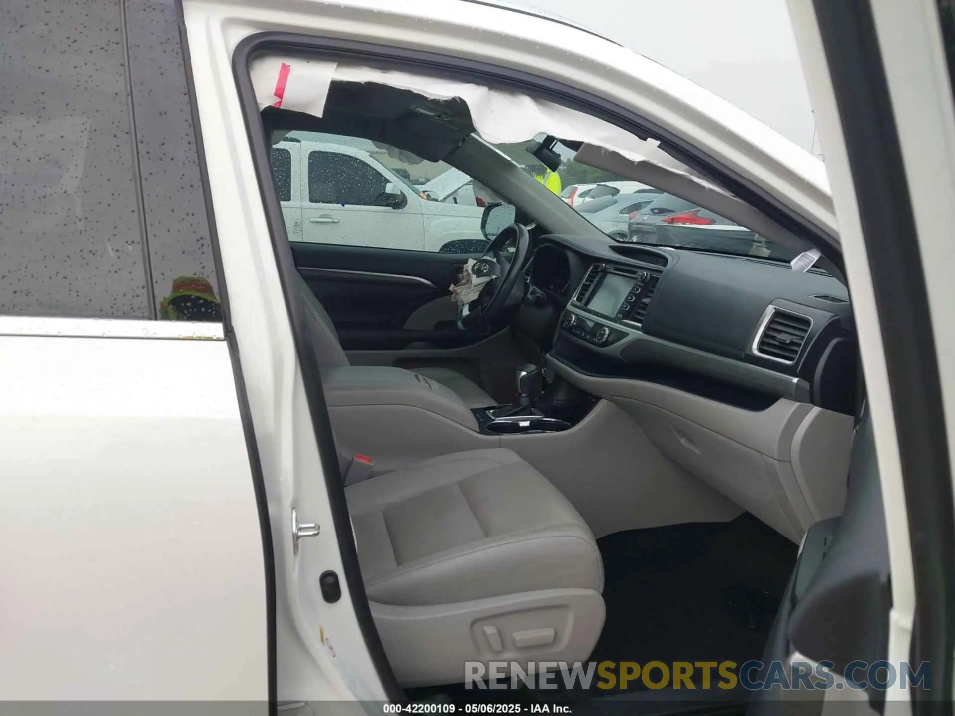 5 Photograph of a damaged car 5TDYZRFH1KS340705 TOYOTA HIGHLANDER 2019
