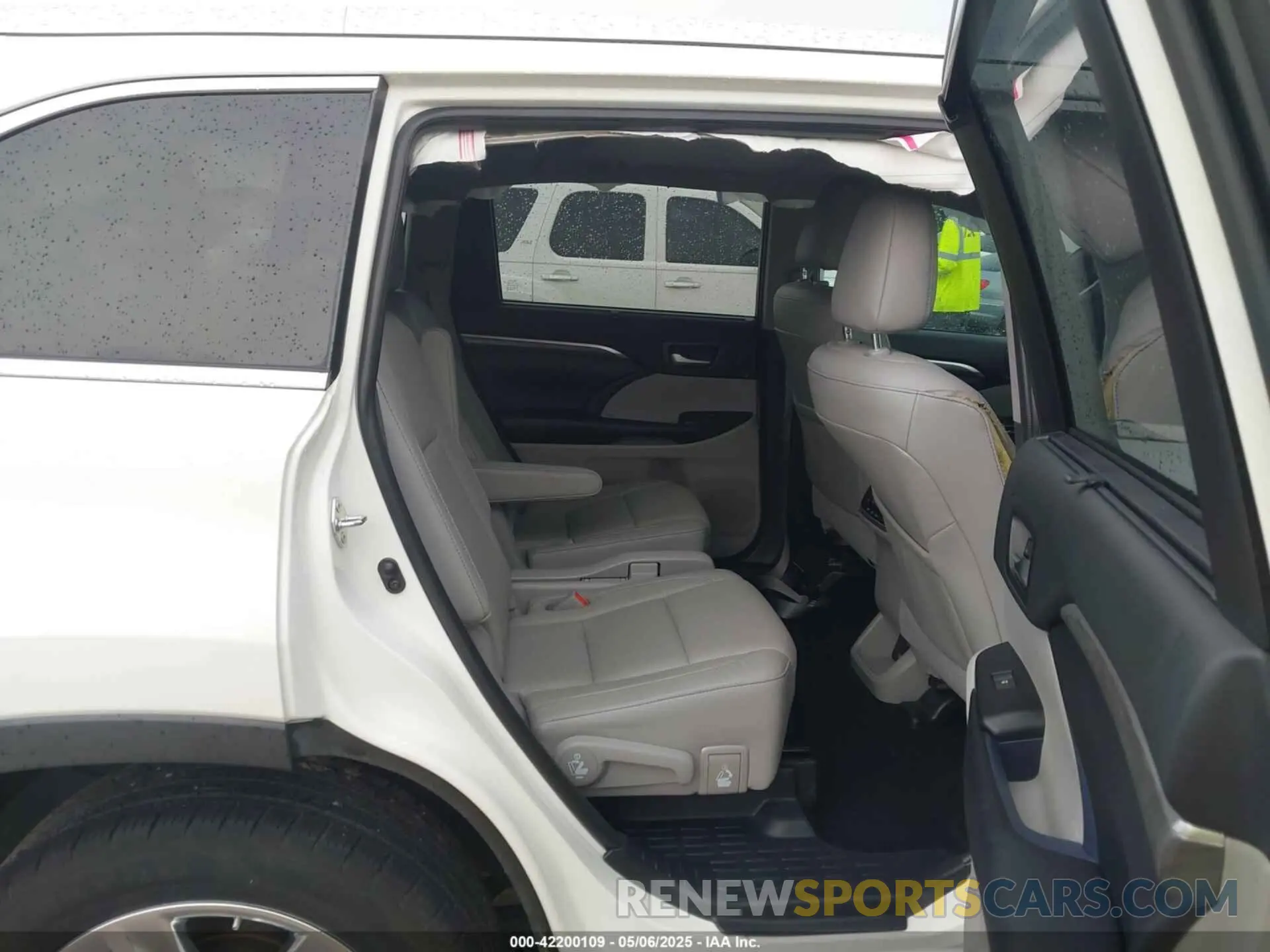 8 Photograph of a damaged car 5TDYZRFH1KS340705 TOYOTA HIGHLANDER 2019