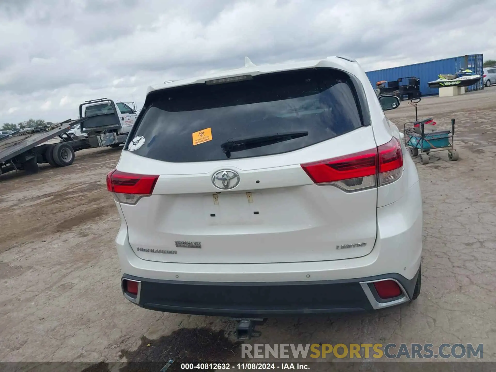 17 Photograph of a damaged car 5TDYZRFH1KS361165 TOYOTA HIGHLANDER 2019