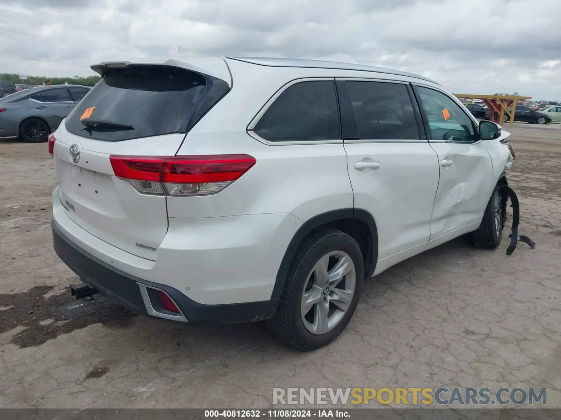 4 Photograph of a damaged car 5TDYZRFH1KS361165 TOYOTA HIGHLANDER 2019