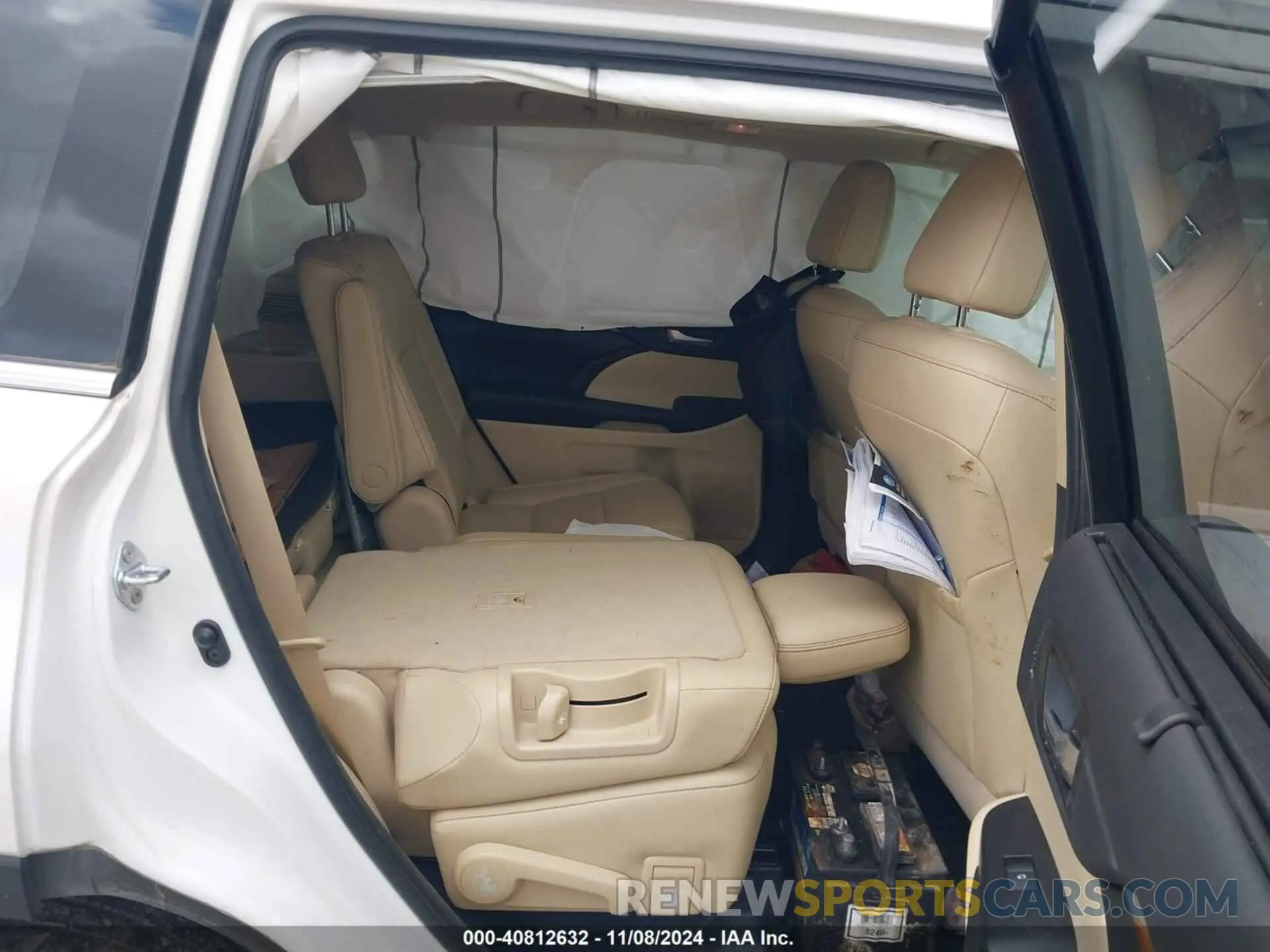 8 Photograph of a damaged car 5TDYZRFH1KS361165 TOYOTA HIGHLANDER 2019