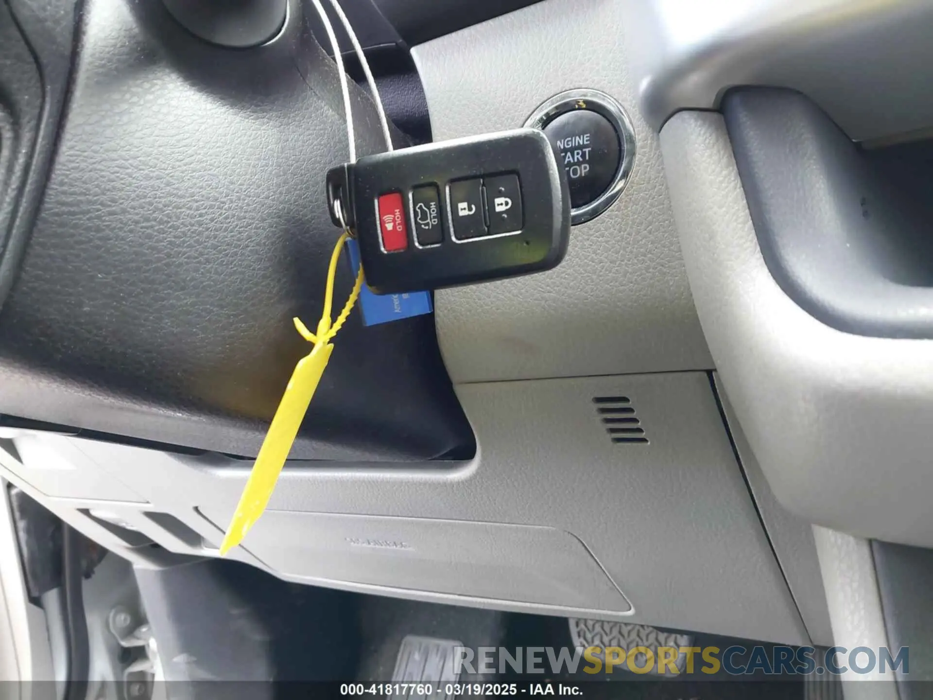 11 Photograph of a damaged car 5TDYZRFH2KS289201 TOYOTA HIGHLANDER 2019