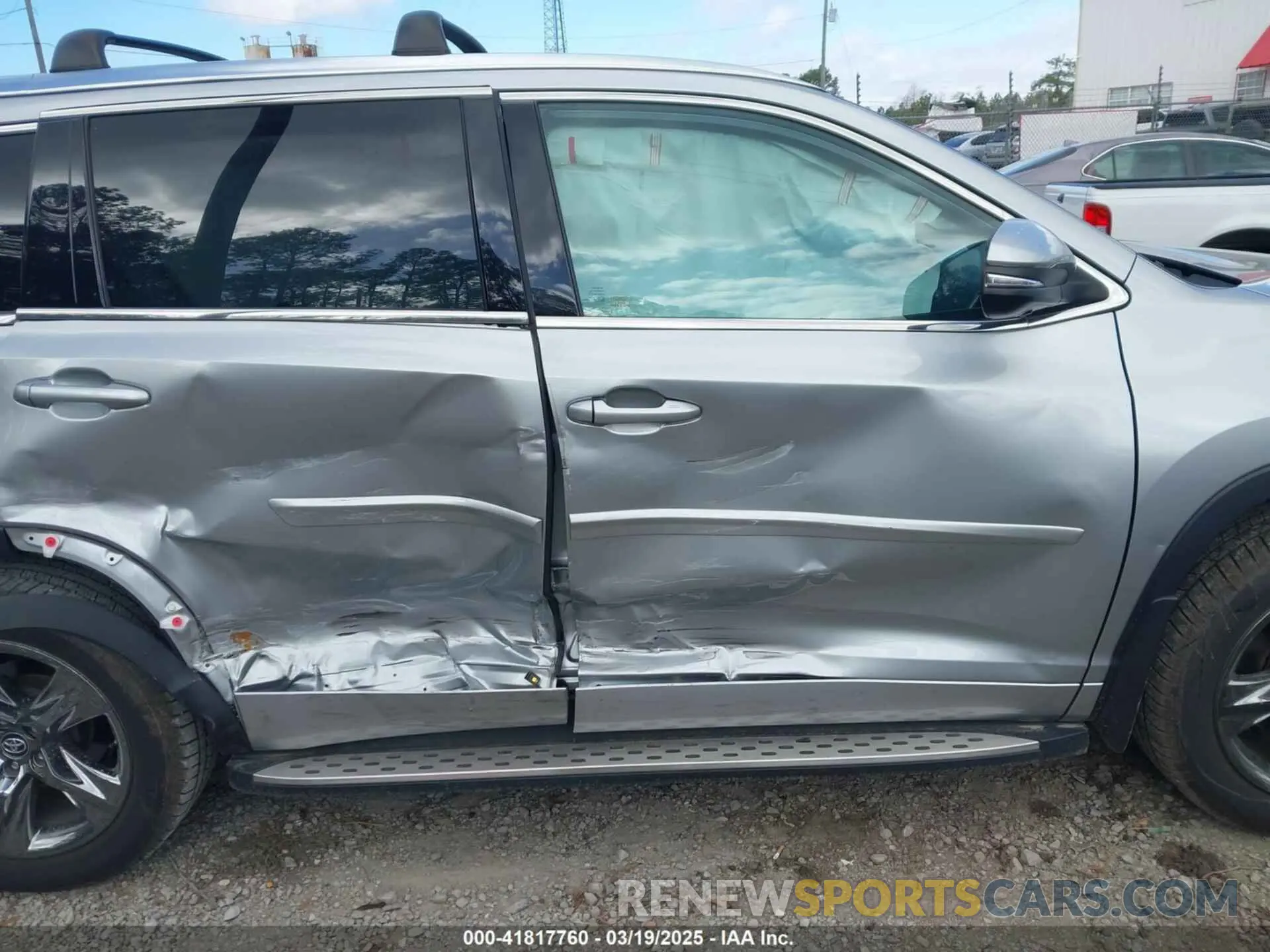 13 Photograph of a damaged car 5TDYZRFH2KS289201 TOYOTA HIGHLANDER 2019