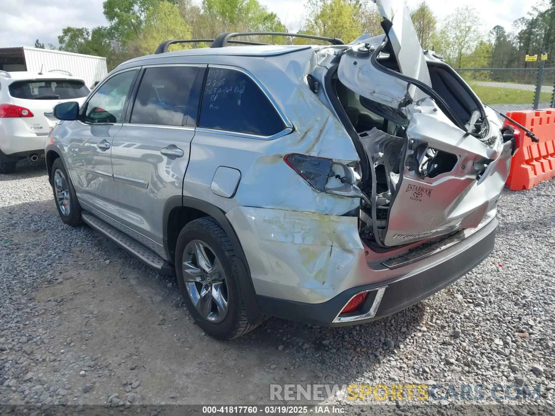 3 Photograph of a damaged car 5TDYZRFH2KS289201 TOYOTA HIGHLANDER 2019