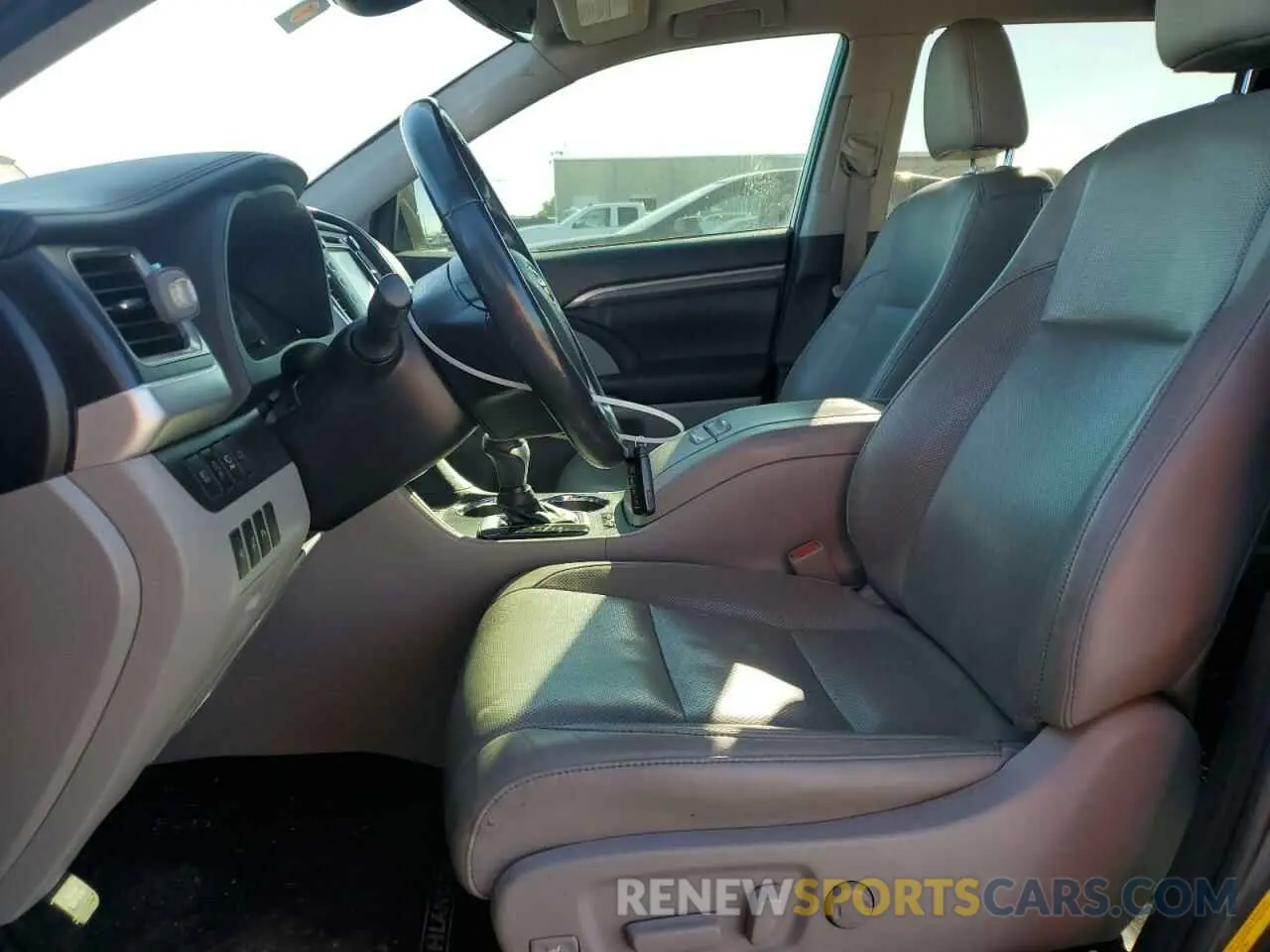 7 Photograph of a damaged car 5TDYZRFH2KS297704 TOYOTA HIGHLANDER 2019