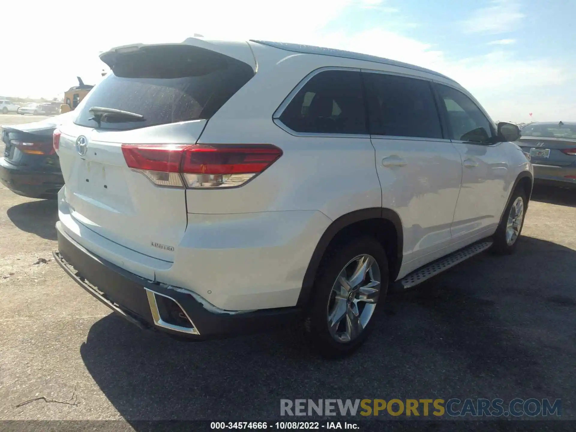 4 Photograph of a damaged car 5TDYZRFH2KS326084 TOYOTA HIGHLANDER 2019