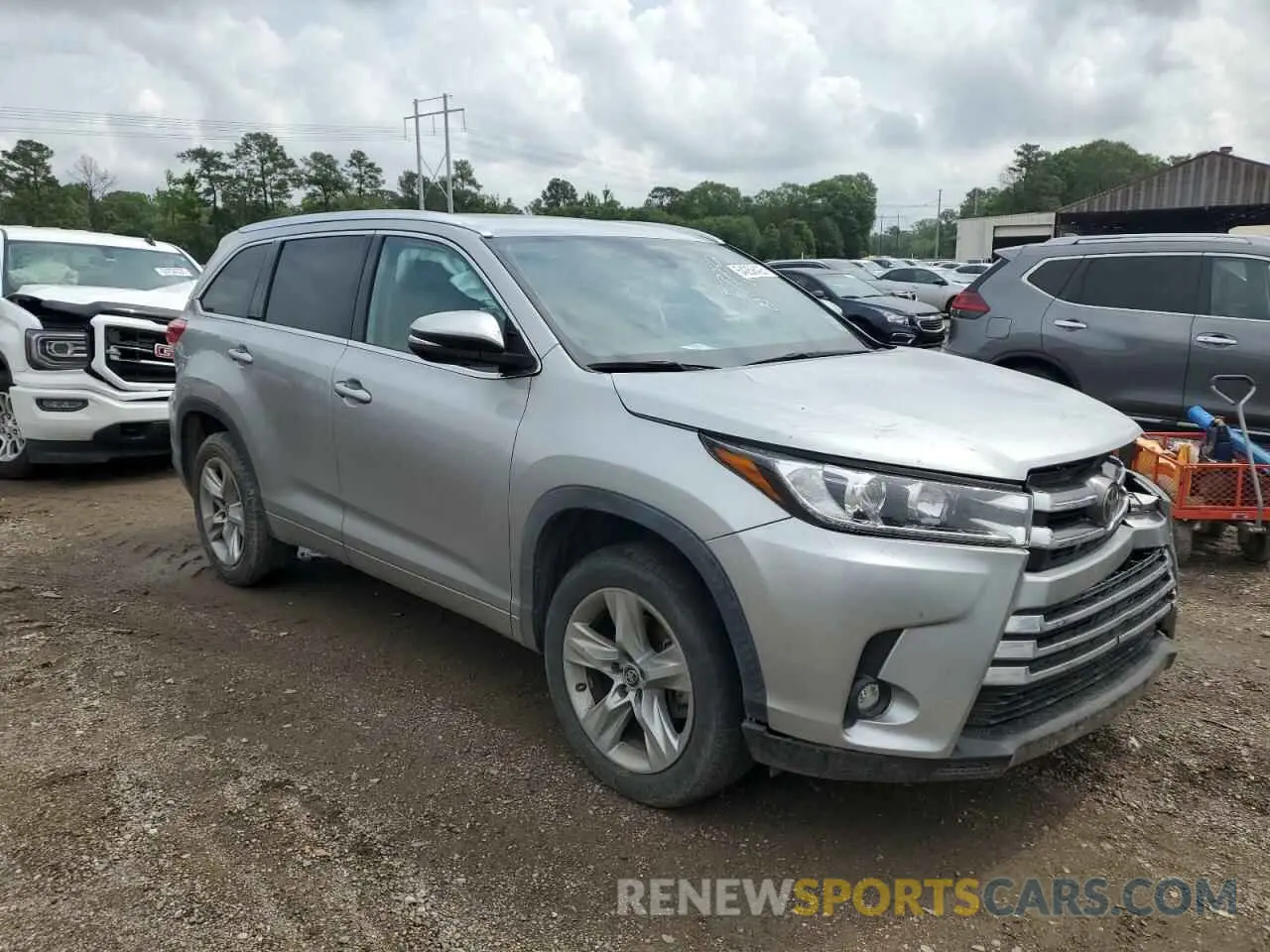 4 Photograph of a damaged car 5TDYZRFH2KS337926 TOYOTA HIGHLANDER 2019