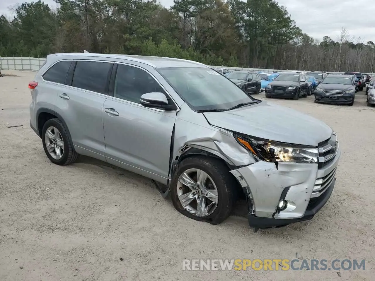 4 Photograph of a damaged car 5TDYZRFH2KS367430 TOYOTA HIGHLANDER 2019