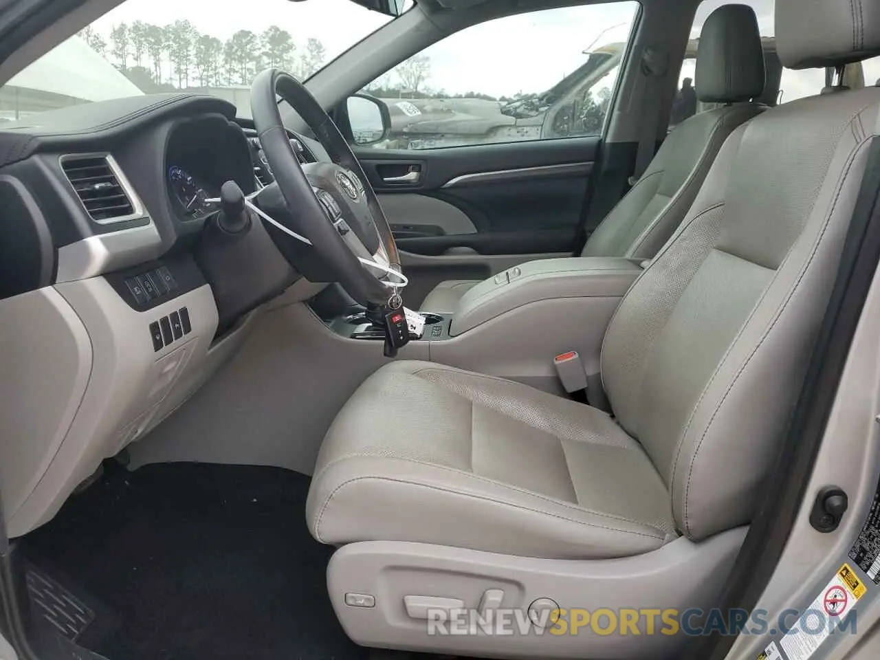 7 Photograph of a damaged car 5TDYZRFH2KS367430 TOYOTA HIGHLANDER 2019