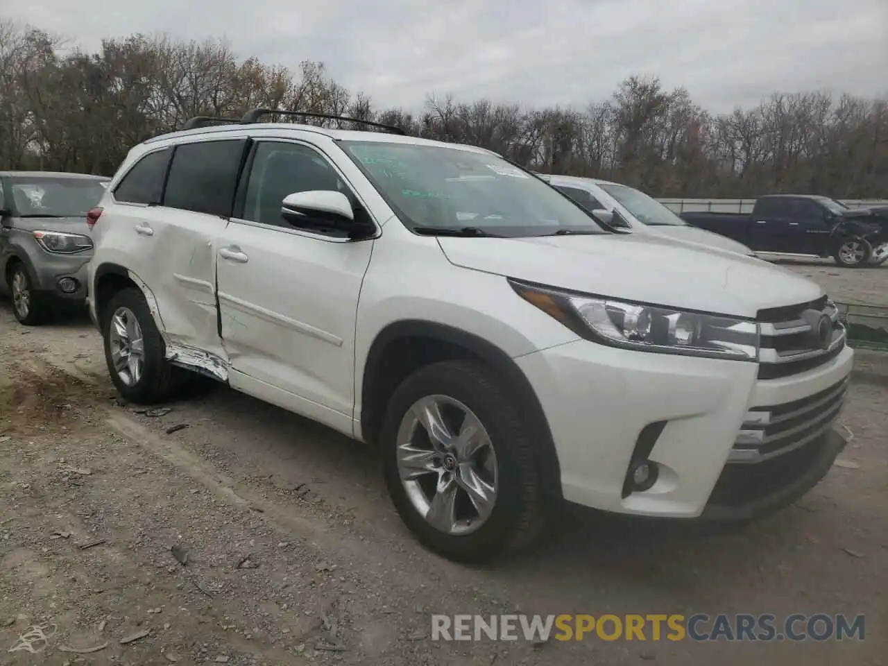 4 Photograph of a damaged car 5TDYZRFH3KS295850 TOYOTA HIGHLANDER 2019