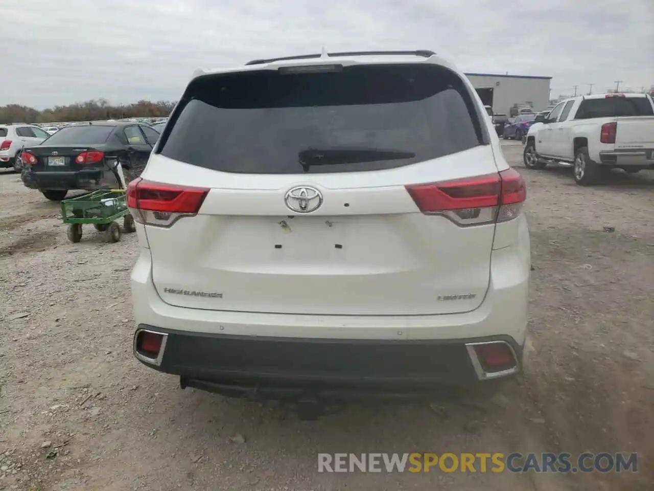 6 Photograph of a damaged car 5TDYZRFH3KS295850 TOYOTA HIGHLANDER 2019