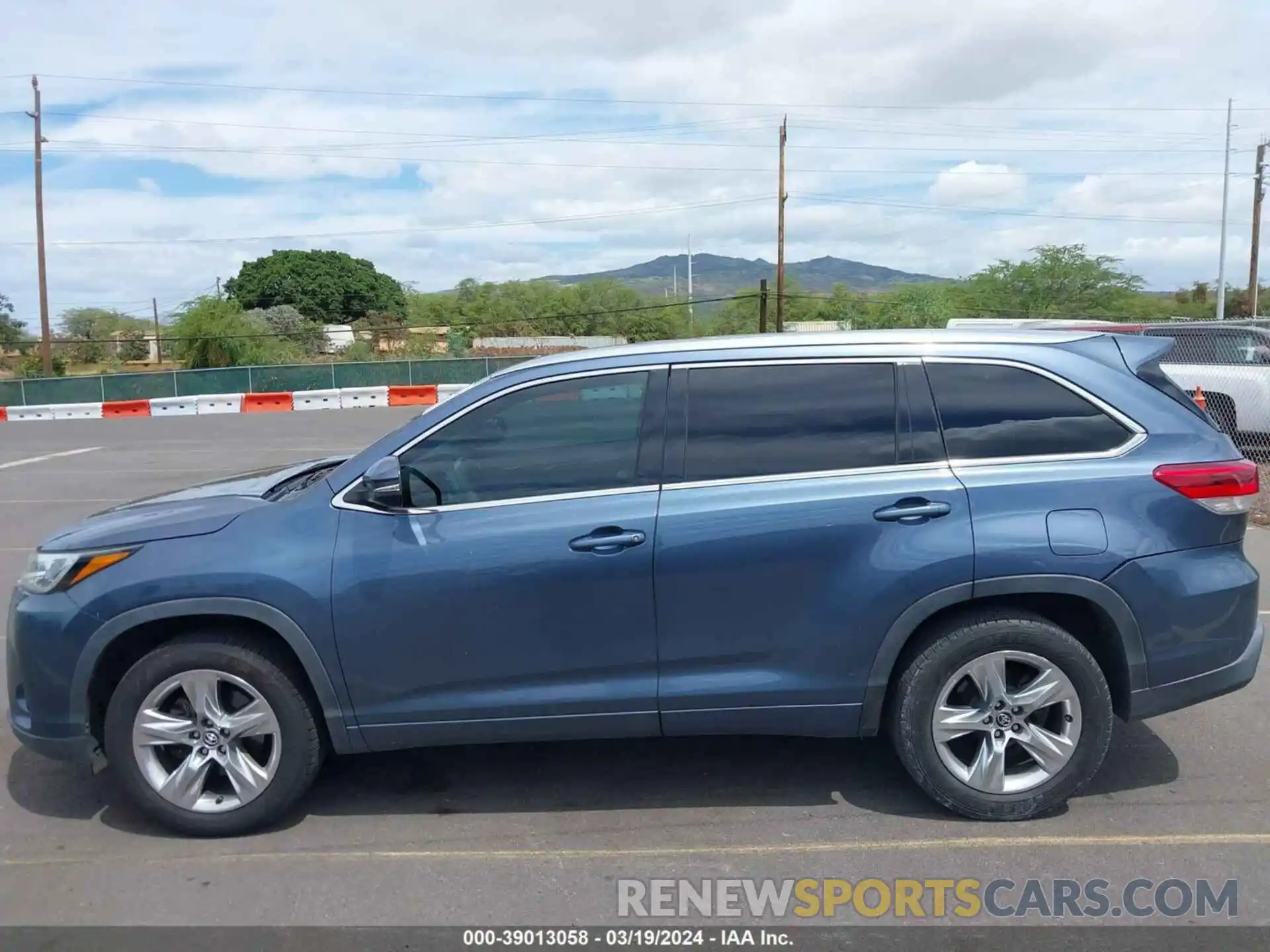 15 Photograph of a damaged car 5TDYZRFH3KS301078 TOYOTA HIGHLANDER 2019