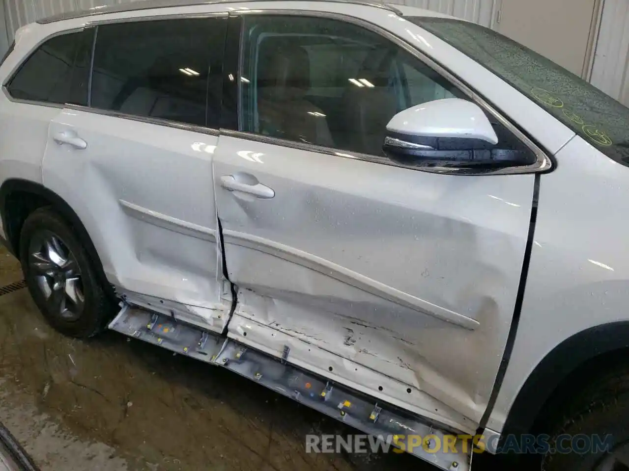 9 Photograph of a damaged car 5TDYZRFH3KS314624 TOYOTA HIGHLANDER 2019