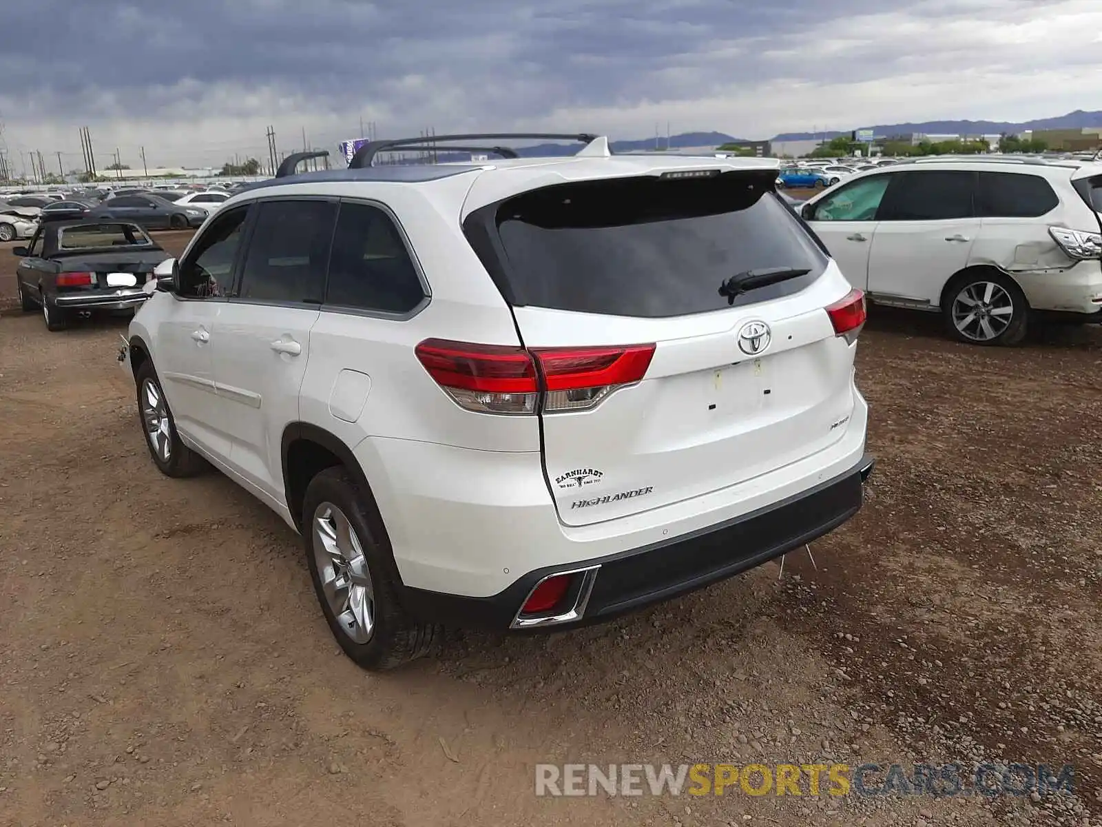 3 Photograph of a damaged car 5TDYZRFH3KS325946 TOYOTA HIGHLANDER 2019