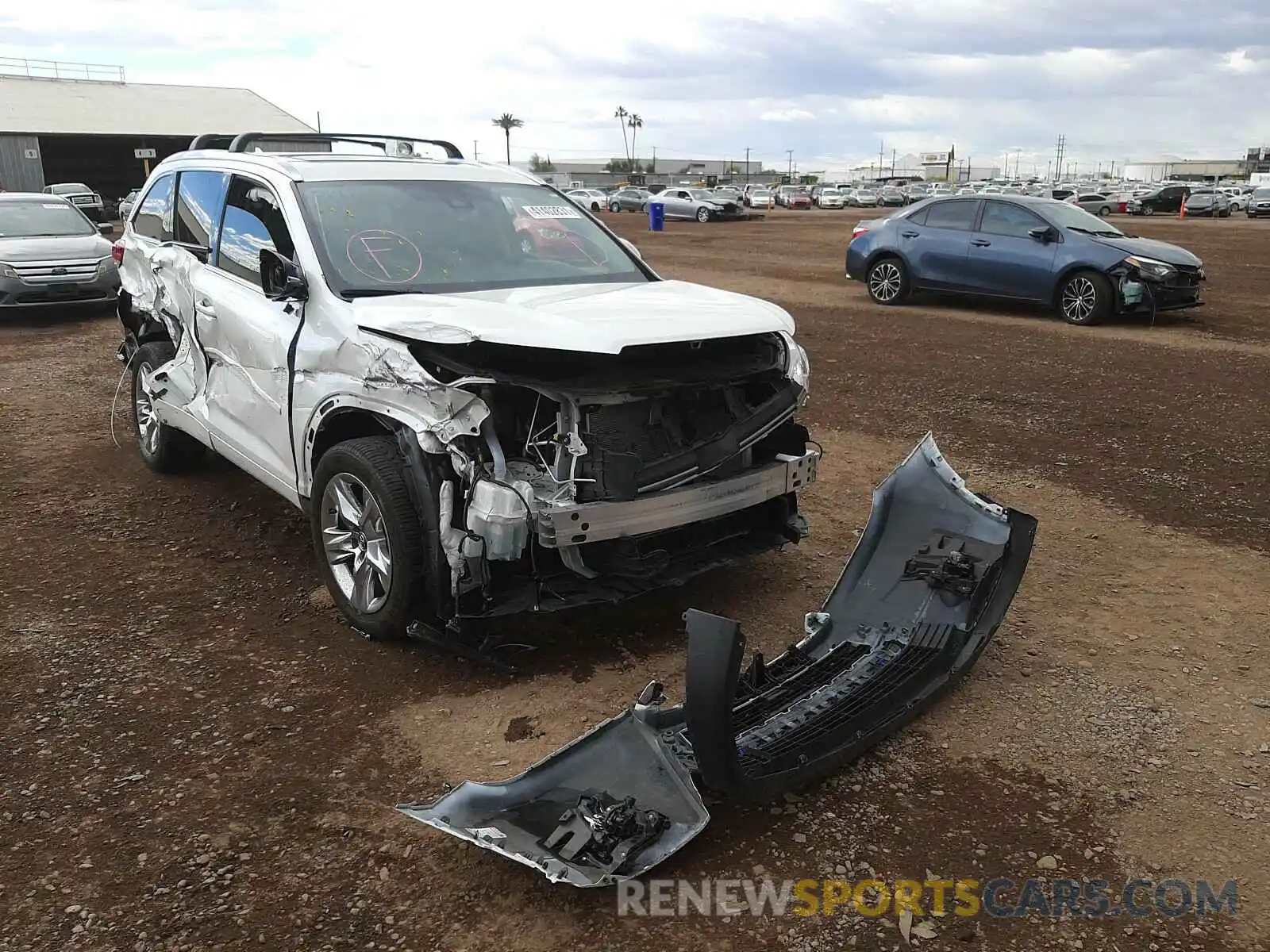 9 Photograph of a damaged car 5TDYZRFH3KS325946 TOYOTA HIGHLANDER 2019