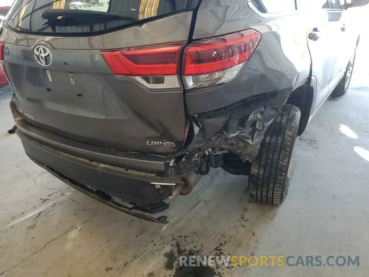 9 Photograph of a damaged car 5TDYZRFH3KS336753 TOYOTA HIGHLANDER 2019