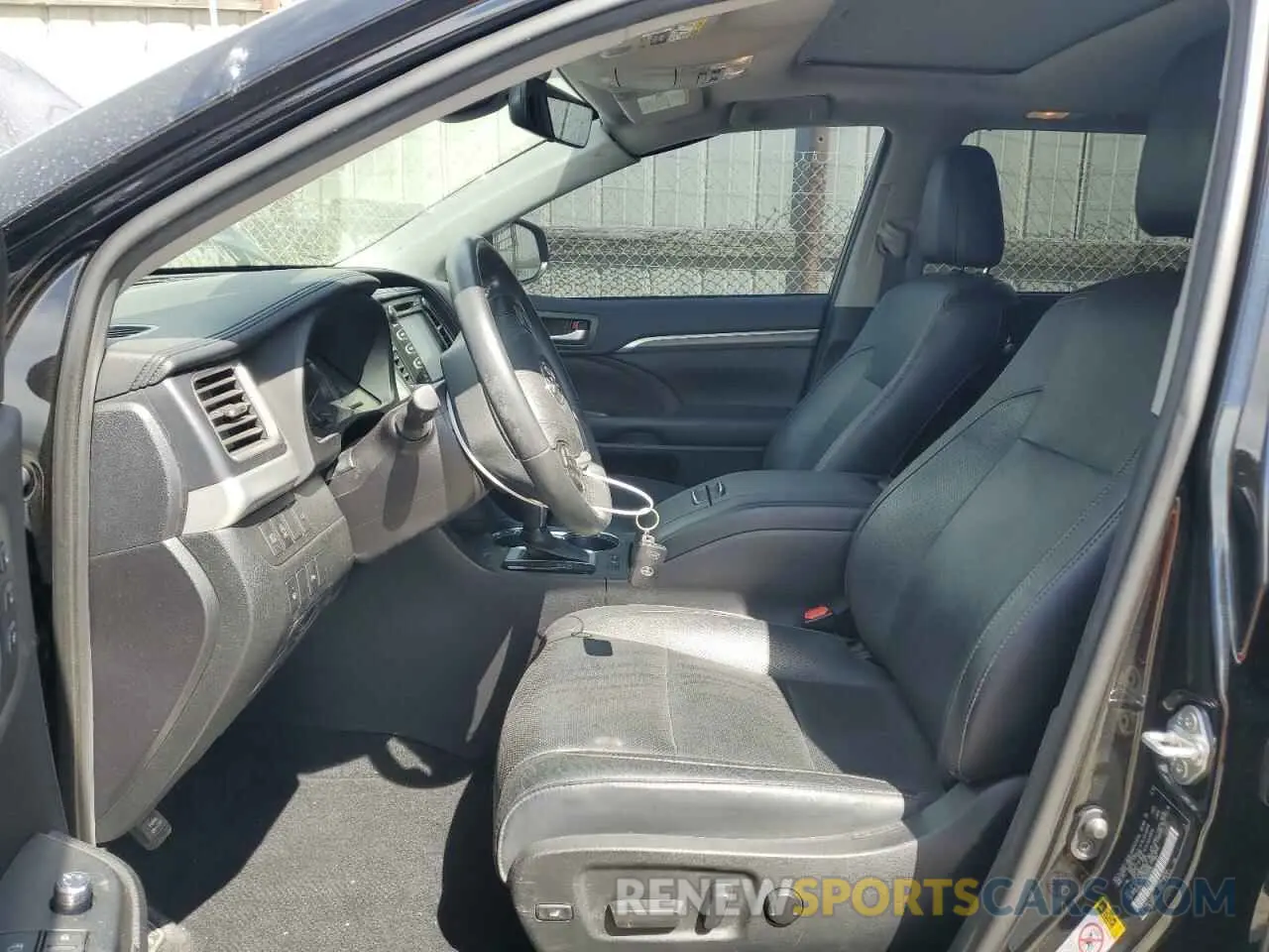 7 Photograph of a damaged car 5TDYZRFH3KS366626 TOYOTA HIGHLANDER 2019