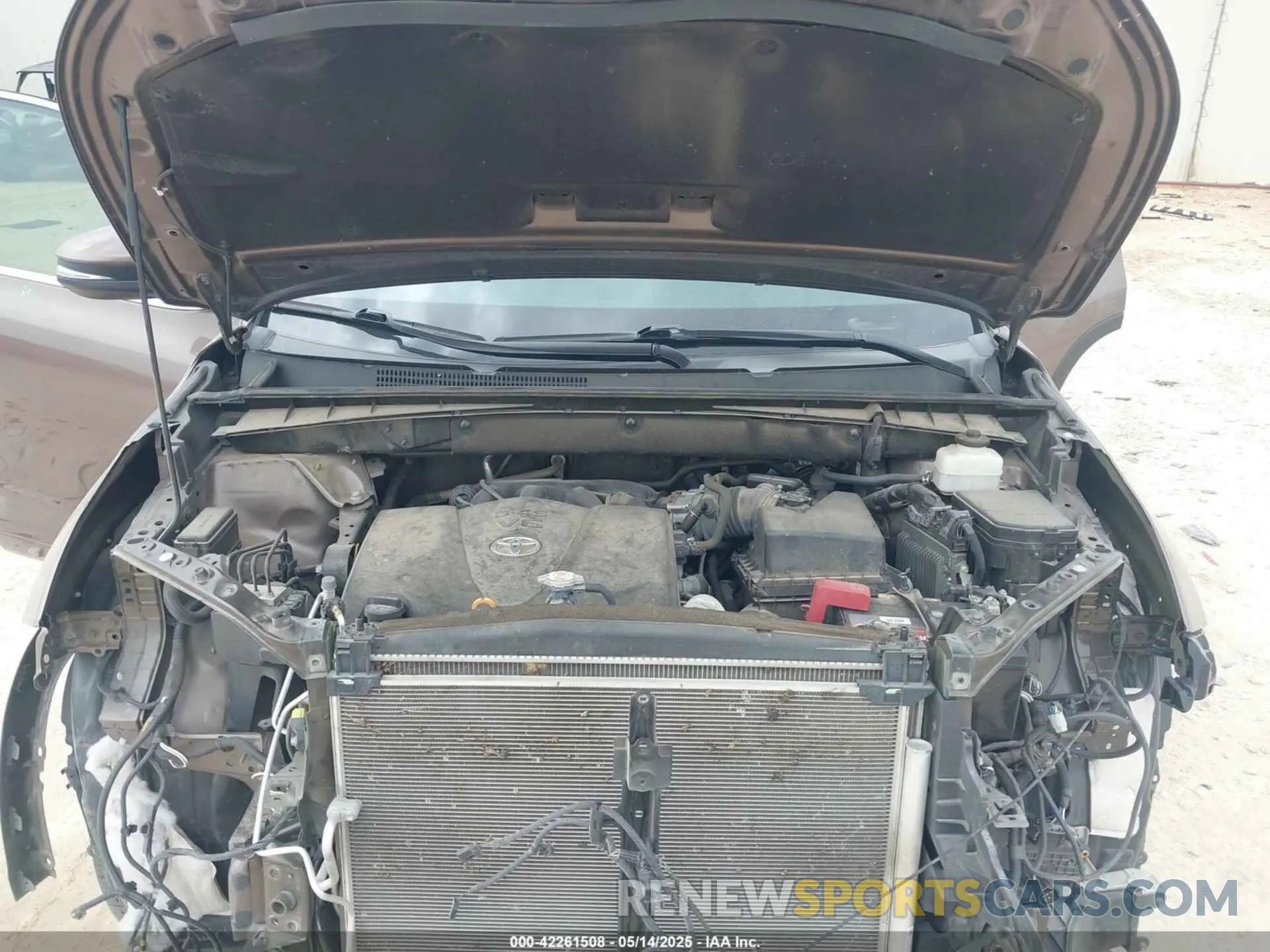 10 Photograph of a damaged car 5TDYZRFH4KS296196 TOYOTA HIGHLANDER 2019