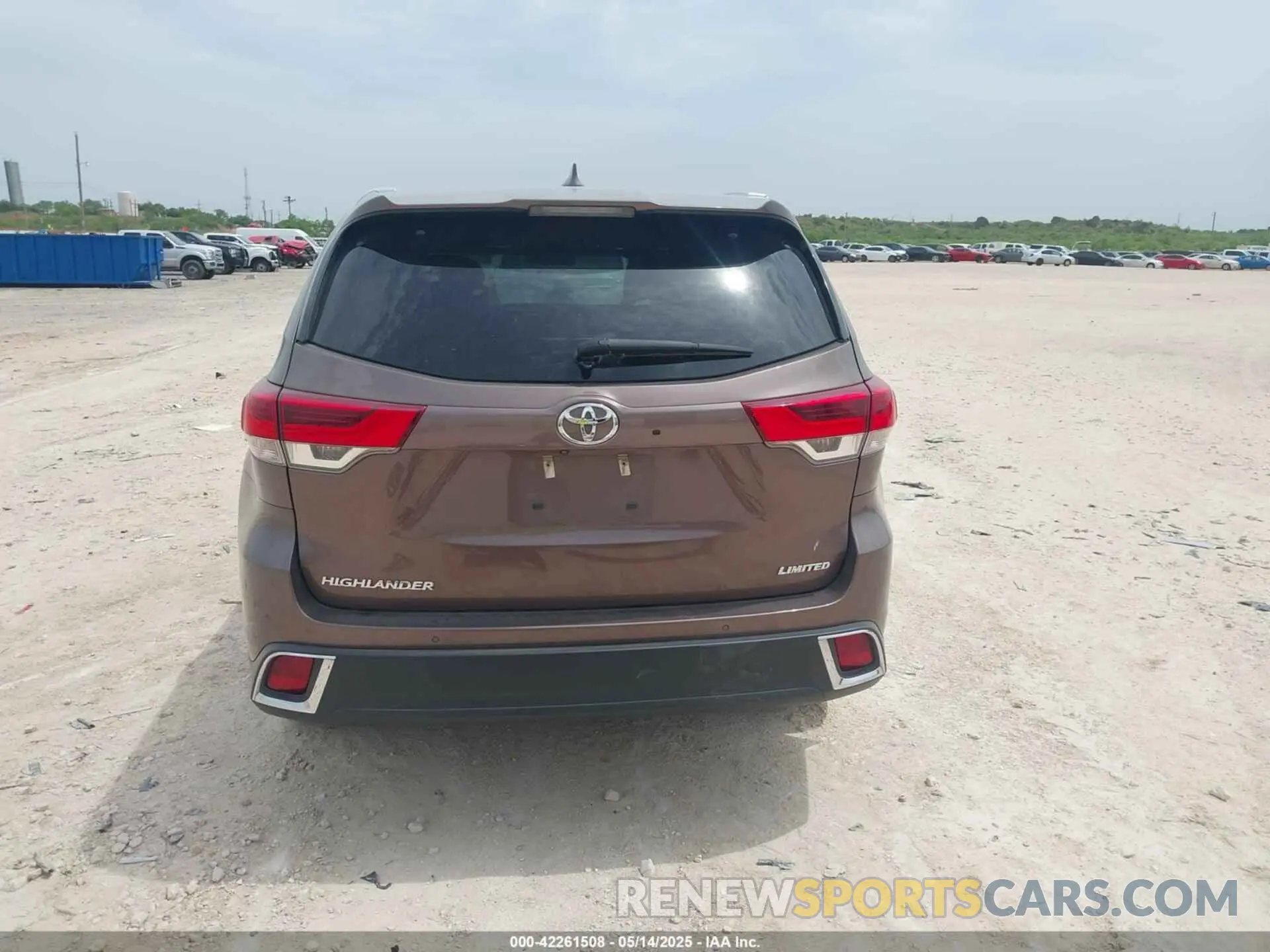 17 Photograph of a damaged car 5TDYZRFH4KS296196 TOYOTA HIGHLANDER 2019