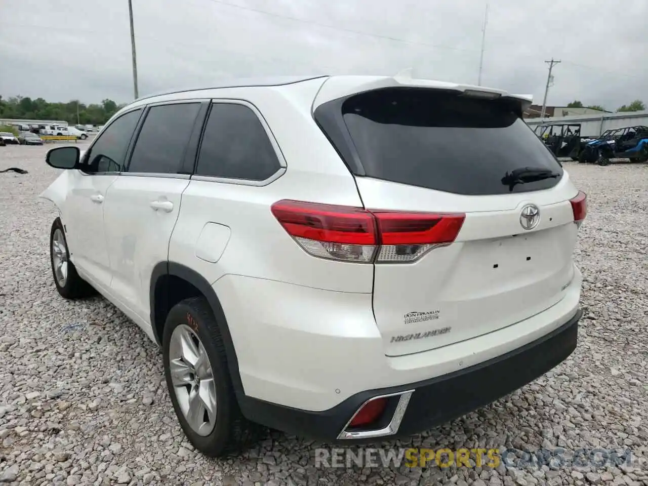 3 Photograph of a damaged car 5TDYZRFH4KS298689 TOYOTA HIGHLANDER 2019