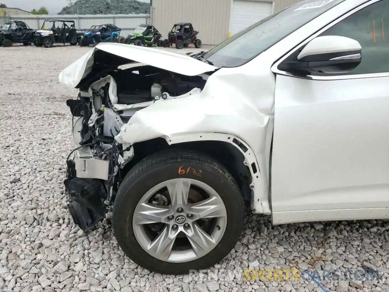 9 Photograph of a damaged car 5TDYZRFH4KS298689 TOYOTA HIGHLANDER 2019