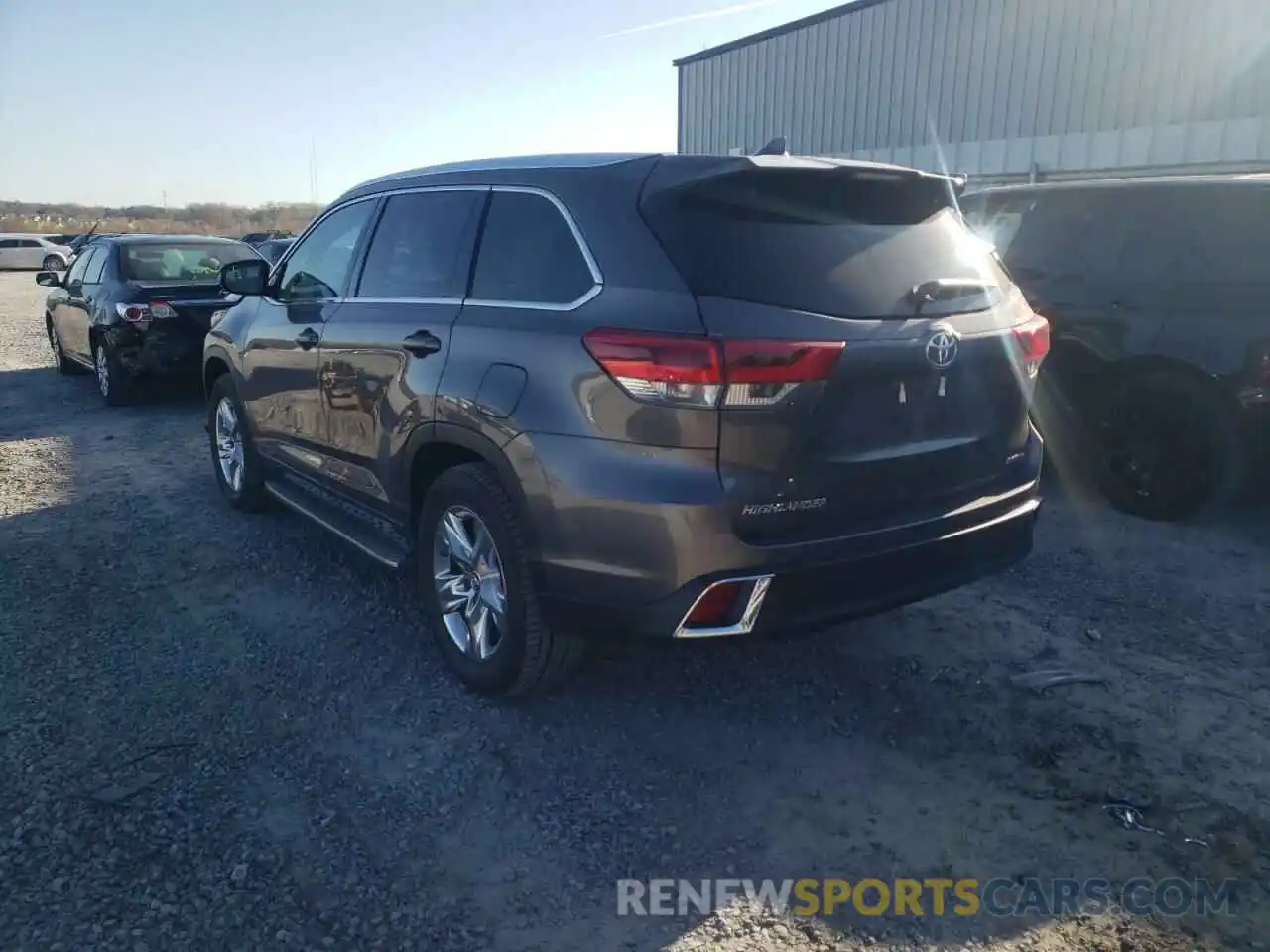 3 Photograph of a damaged car 5TDYZRFH4KS298899 TOYOTA HIGHLANDER 2019